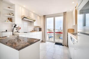 Classic Apartment, 2 Bedrooms | Private kitchen | Fridge, microwave, oven, dishwasher - Hawthorn 3-1 Spacious Family Apartment (Koksijde)