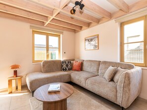 Deluxe House, 3 Bedrooms | Living room - Cozy Fisherman's House With Garden (Koksijde)