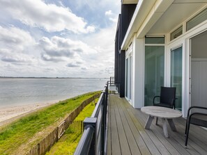 Classic House, 2 Bedrooms | Balcony - Lush Apartment With Water Views (Sint-Annaland)
