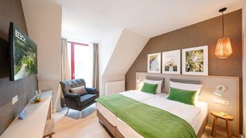3 bedrooms, individually furnished, bed sheets