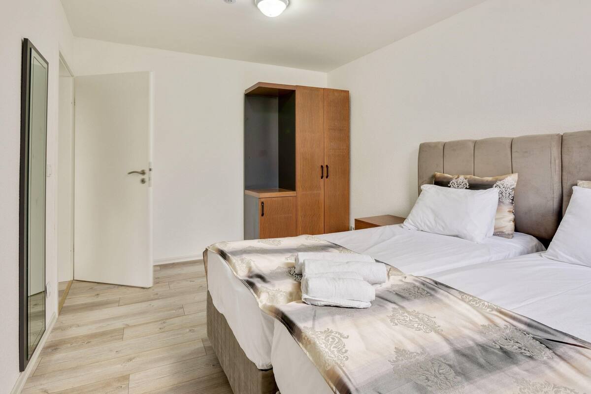 Comfort Apartment, 2 Bedrooms | 2 bedrooms, individually furnished, bed sheets