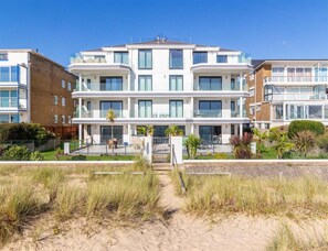 Deluxe Apartment, 2 Bedrooms | View from property - Plaza G2634 With Frontal sea View (Koksijde)