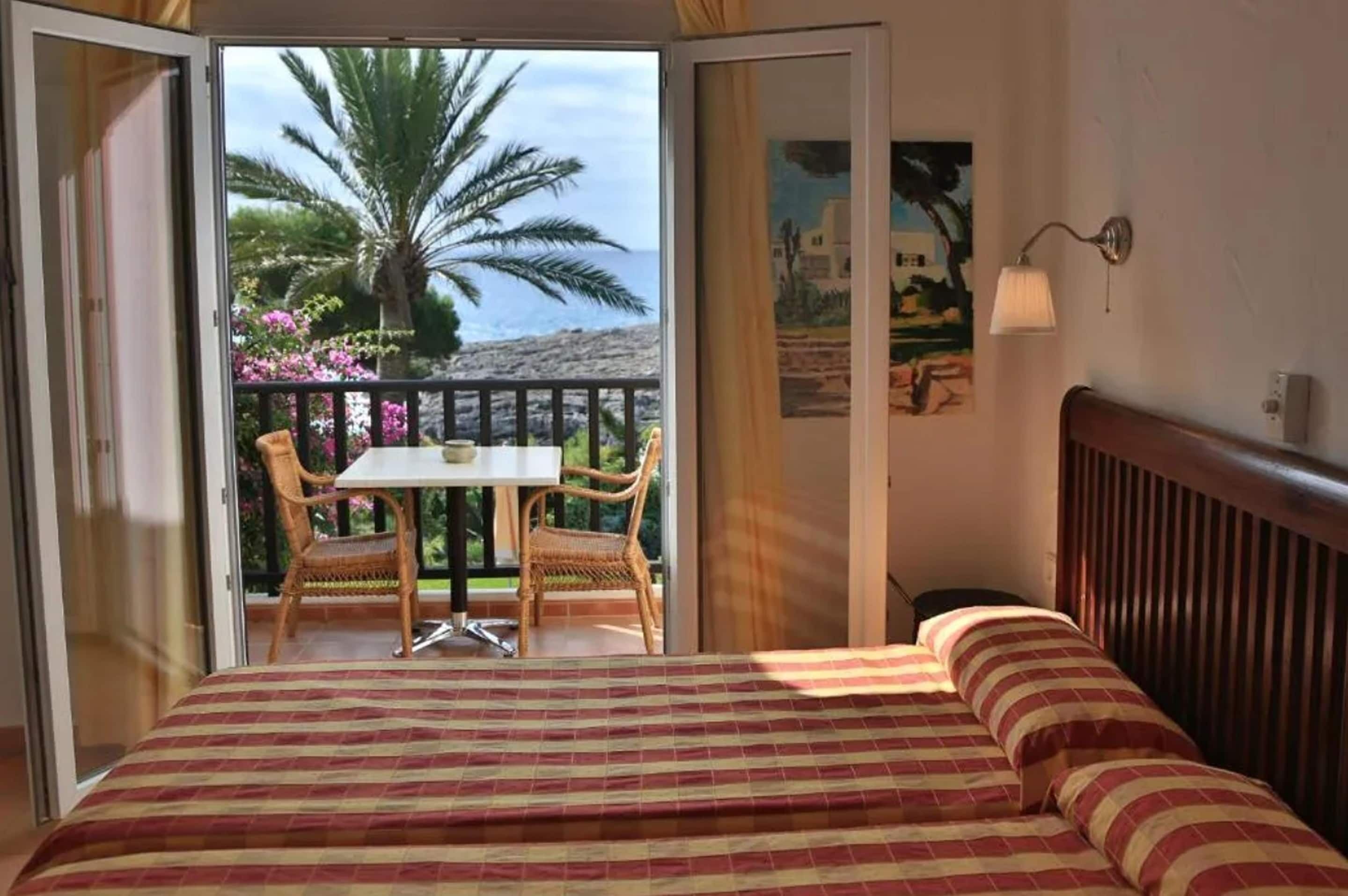 5 bedrooms, bed sheets