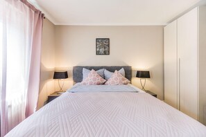 3 bedrooms, bed sheets