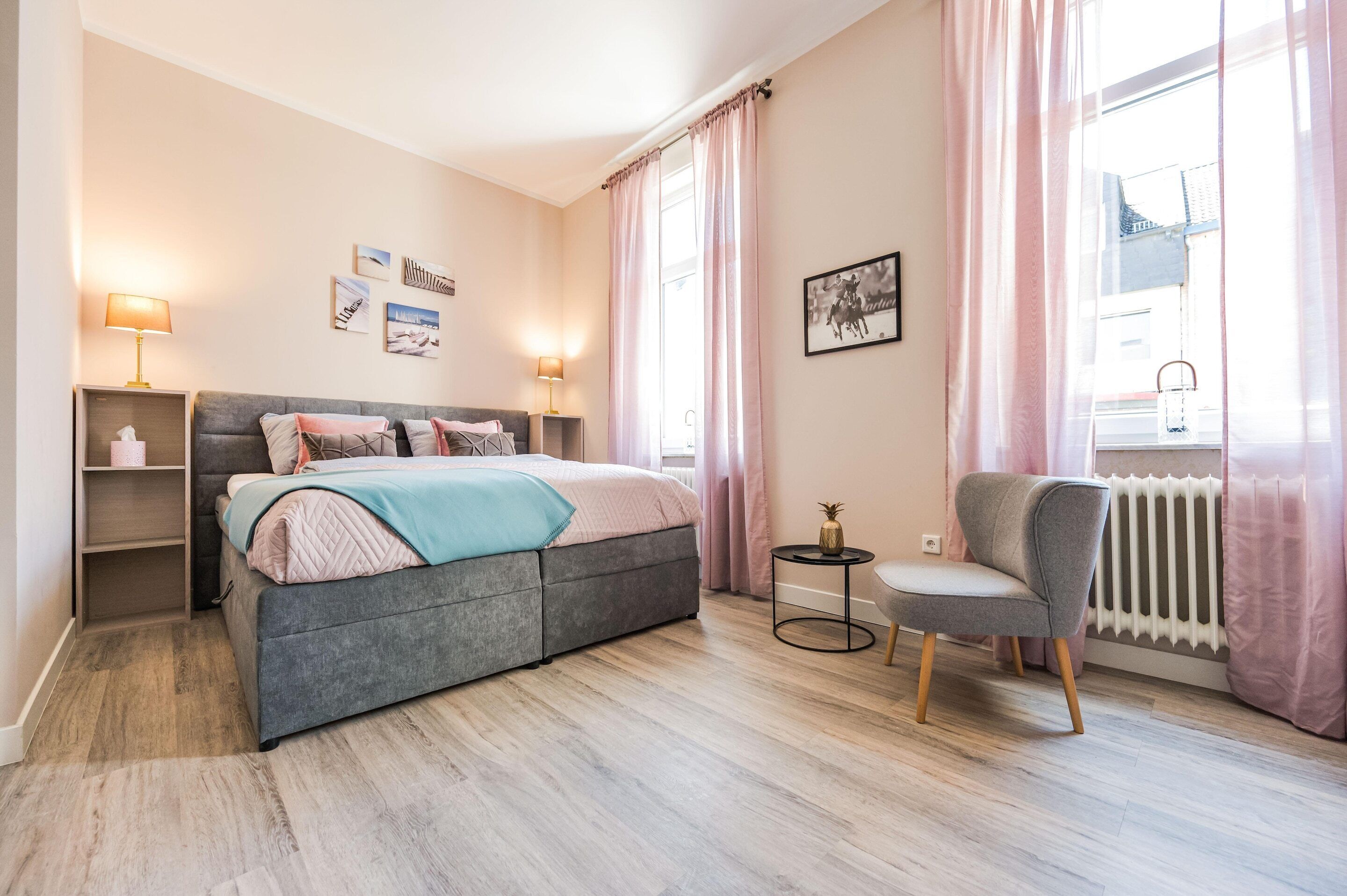 3 bedrooms, bed sheets
