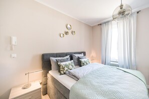 1 bedroom, bed sheets