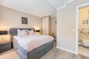 1 bedroom, bed sheets