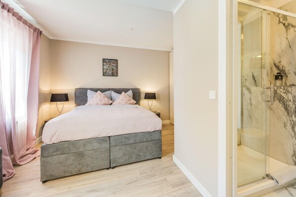 3 bedrooms, bed sheets - Modern Apartment With Terrace (Bad Camberg)