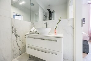 클래식 아파트, 침실 1개 | 욕실 | 샤워 시설, 헤어드라이어