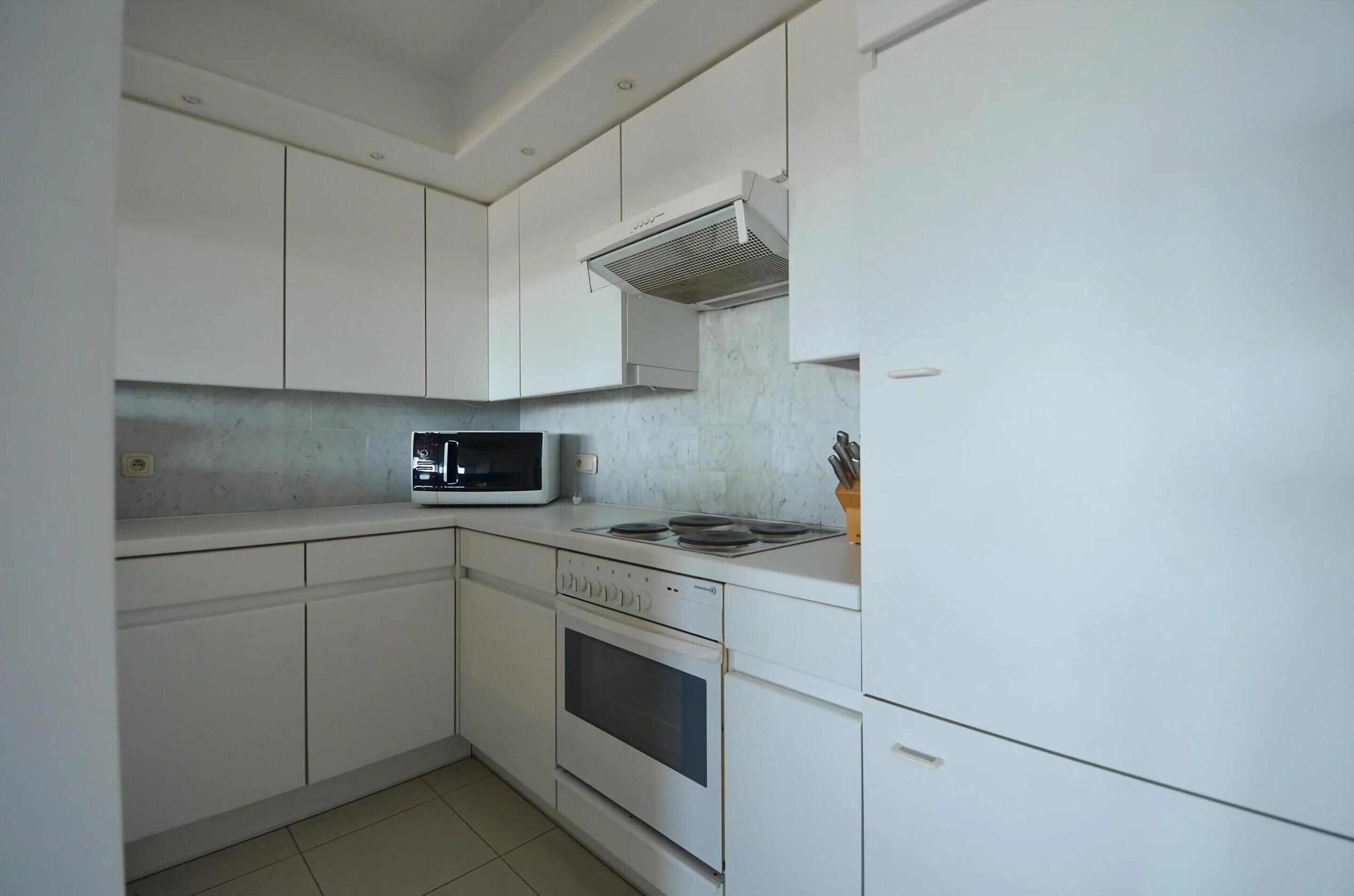 Premium Apartment, 2 Bedrooms | Private kitchen | Microwave, oven, coffee/tea maker, high chair