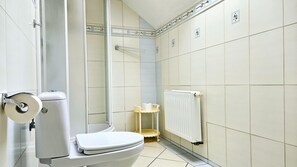 Comfort House, 3 Bedrooms | Bathroom | Shower