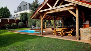 บ้านพักคลาสสิก, 4 ห้องนอน | สระว่ายน้ำ | สระว่ายน้ำในร่ม, สระว่ายน้ำกลางแจ้ง