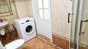Bathroom | Shower - Comfortable House With Private Pool, Kolczewo (gmina Wolin)