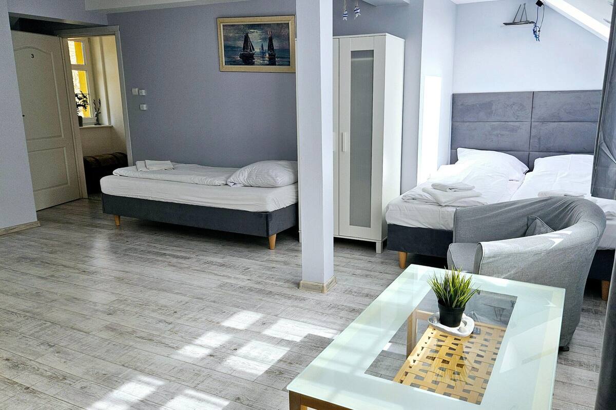 9 bedrooms, individually furnished, bed sheets