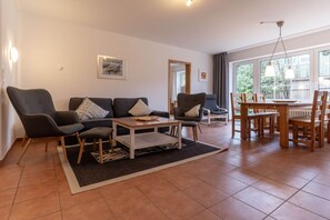 Classic Apartment, 3 Bedrooms | Living room | DVD player - Ferienwohnung fur Familien in St.peter Ording (St. Peter-Ording)