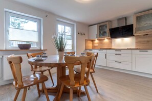 Appartement Classique, 3 chambres | Cuisine privée | Réfrigérateur, four, lave-vaisselle, bouilloire électrique