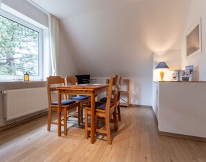 Apartamento conforto, 2 quartos | Opções para refeição
