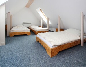 15 makuuhuonetta, yksilöllisesti kalustettu