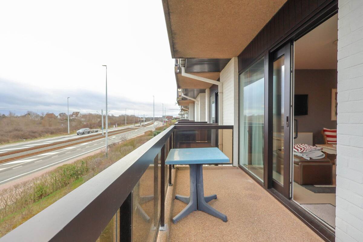 Apartamento luxo, 2 quartos | Sacada