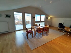 Classic Apartment, 5 Bedrooms | Dining - Ferienwohnung im Muritz Nationalpark in Mirow (Mirow)