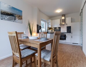 Classic Apartment, 1 Bedroom | Dining