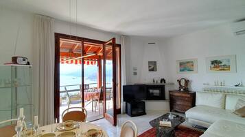 Classic-Haus, 2 Schlafzimmer | Wohnzimmer | Kamin