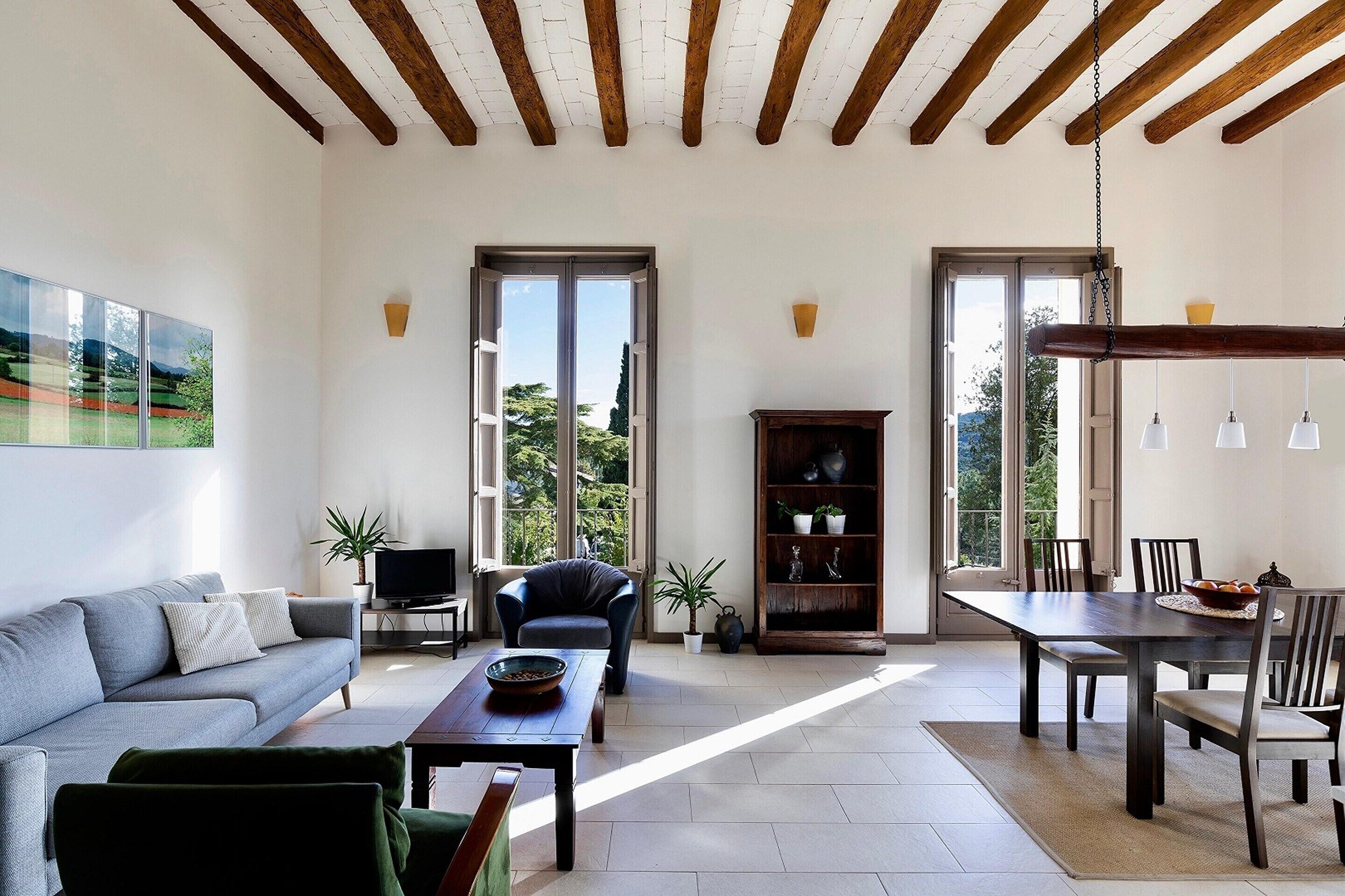 Comfort Apartment, 2 Bedrooms | Living room | DVD player