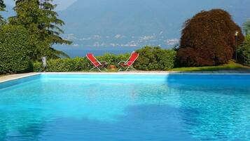 Kolam renang terbuka