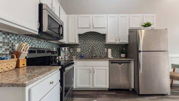 Microwave, oven, dishwasher, coffee/tea maker