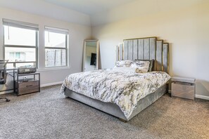 4 soverom, skrivebord, strykejern/-brett og wi-fi