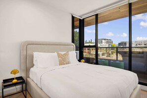 2 bedrooms, desk, iron/ironing board, WiFi