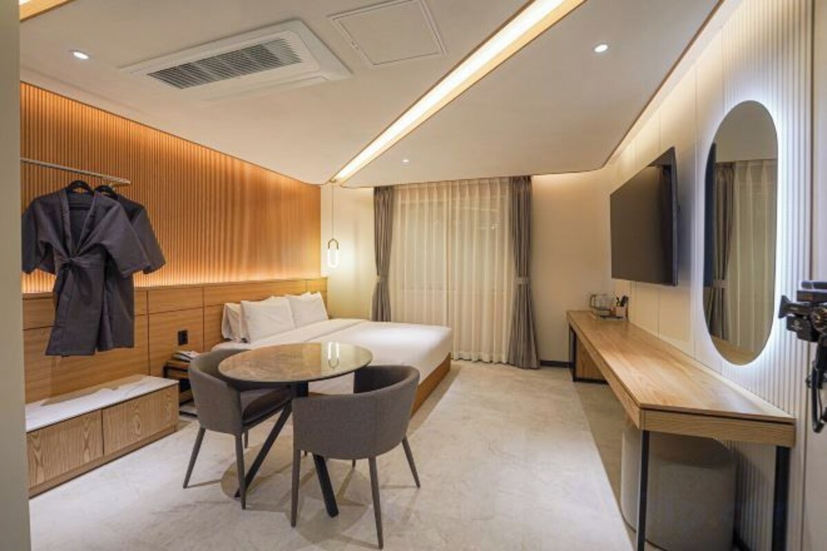 Soundproofing, WiFi (free)