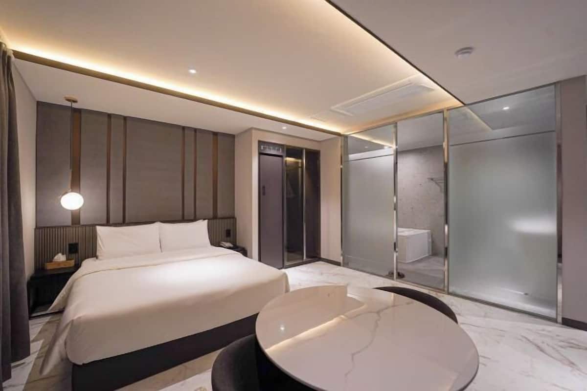 Soundproofing, WiFi (free)