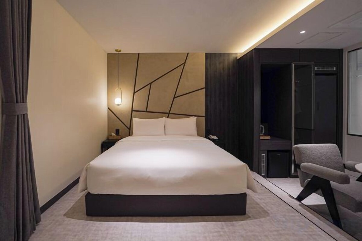 Soundproofing, WiFi (free)