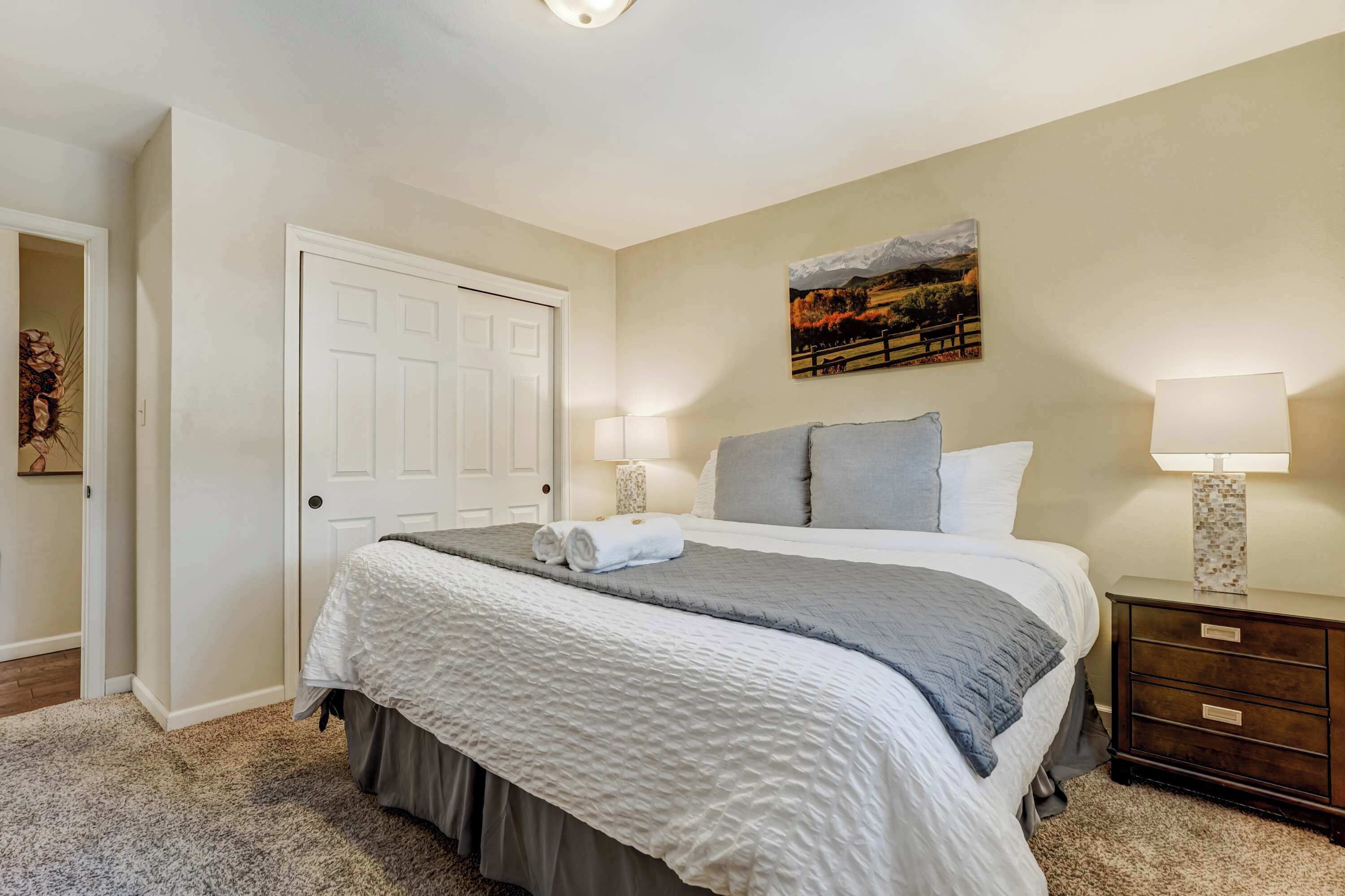 5 habitaciones, tabla de planchar con plancha, wifi y ropa de cama 