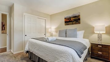 5 habitaciones, tabla de planchar con plancha, wifi y ropa de cama