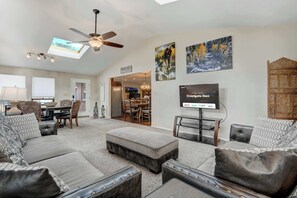 TV - Crestgate Den! Patio, Games, Frisbee Golf & Views! (Colorado Springs)