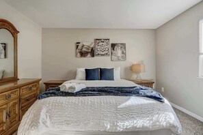 6 habitaciones, tabla de planchar con plancha, cuna de viaje y wifi