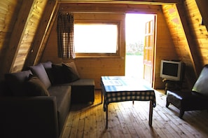 Classic House, 2 Bedrooms | Living room