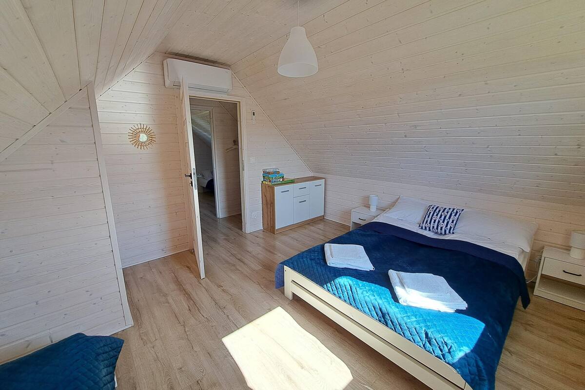 3 bedrooms, individually furnished, bed sheets