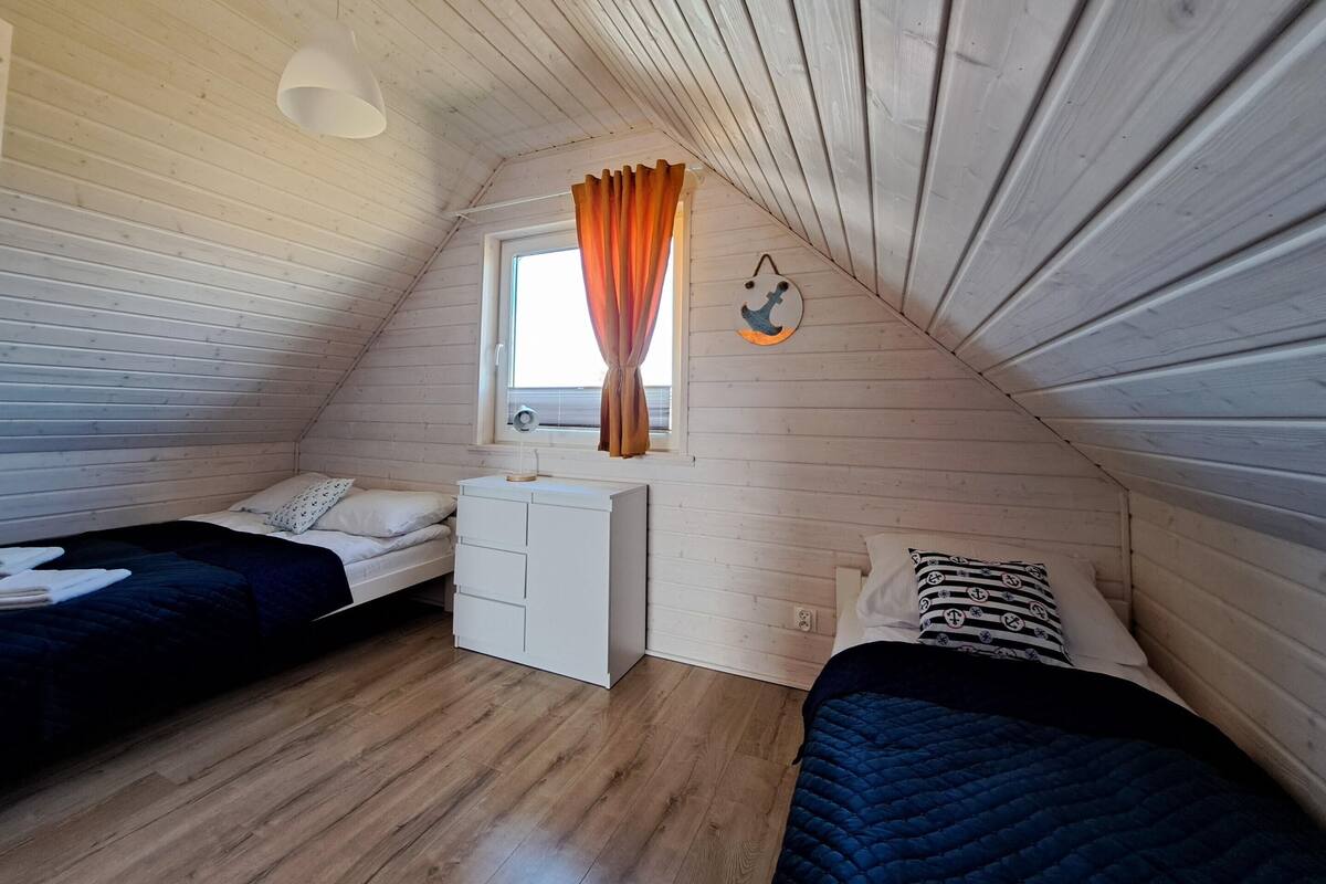 9 bedrooms, individually furnished, bed sheets