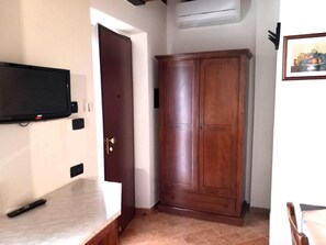 2 bedrooms, individually furnished, bed sheets - Cosy Apartment With Bubble Bath (Perugia)