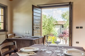 Dining - Cosy Apartment With Bubble Bath (Perugia)