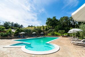 Pool | Outdoor pool - Cosy Apartment With Bubble Bath (Perugia)