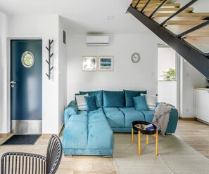 Classic House, 3 Bedrooms | Living room