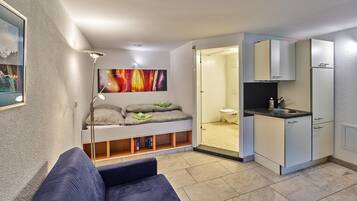 Classic House, 1 Bedroom | Dapur peribadi | Peti sejuk, ketuhar gelombang mikro, ketuhar