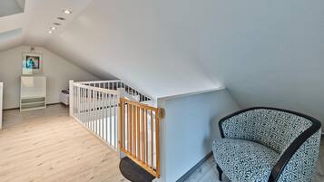 2 bilik tidur, dilengkapkan perabot secara berasingan, cadar katil