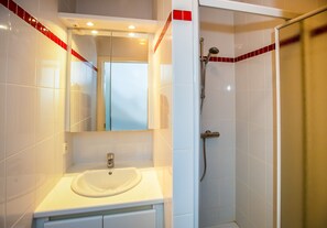 经典公寓, 3 间卧室 | 浴室 | 浴缸