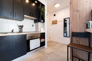 Comfort Apartment, 1 Bedroom | Private kitchen | Fridge, microwave, oven, coffee/tea maker