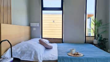 6 bedrooms, individually furnished, bed sheets